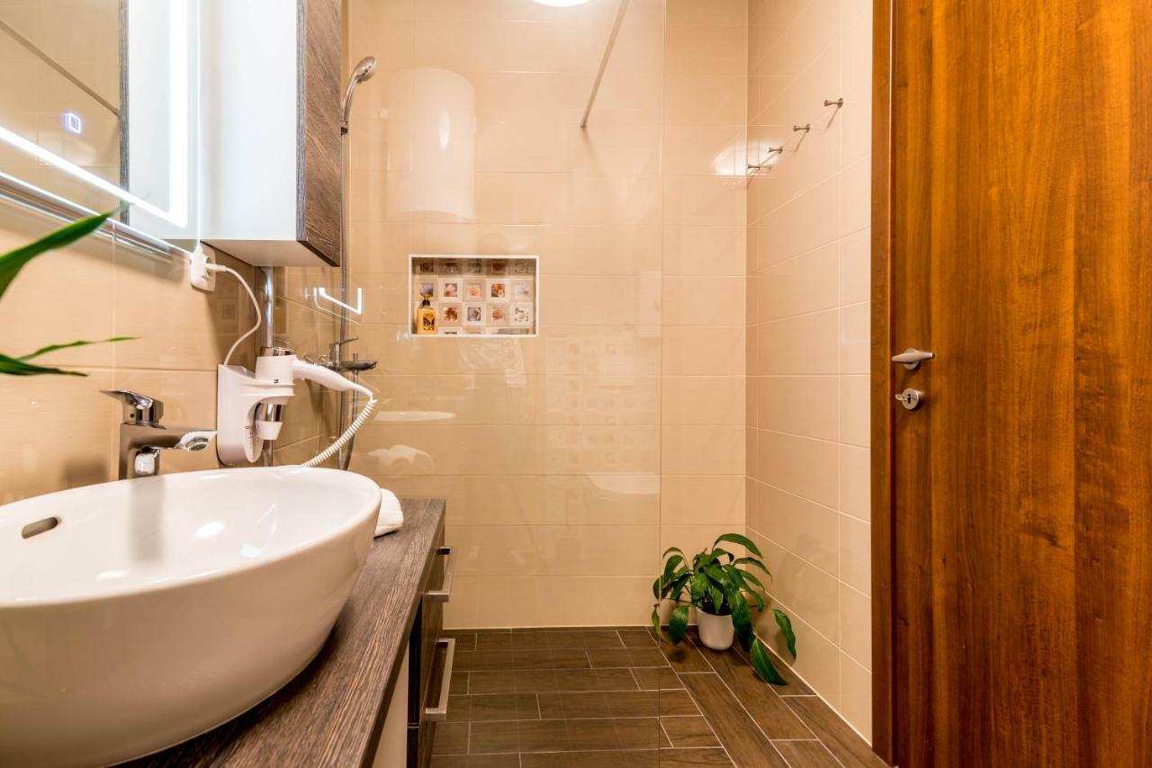 City Market Apartments Pula Ngoại thất bức ảnh