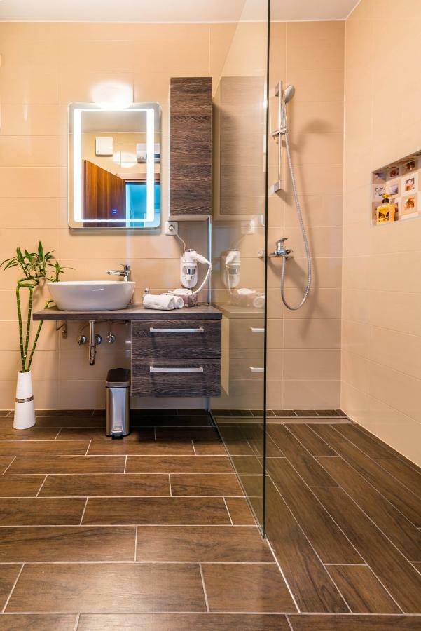 City Market Apartments Pula Ngoại thất bức ảnh